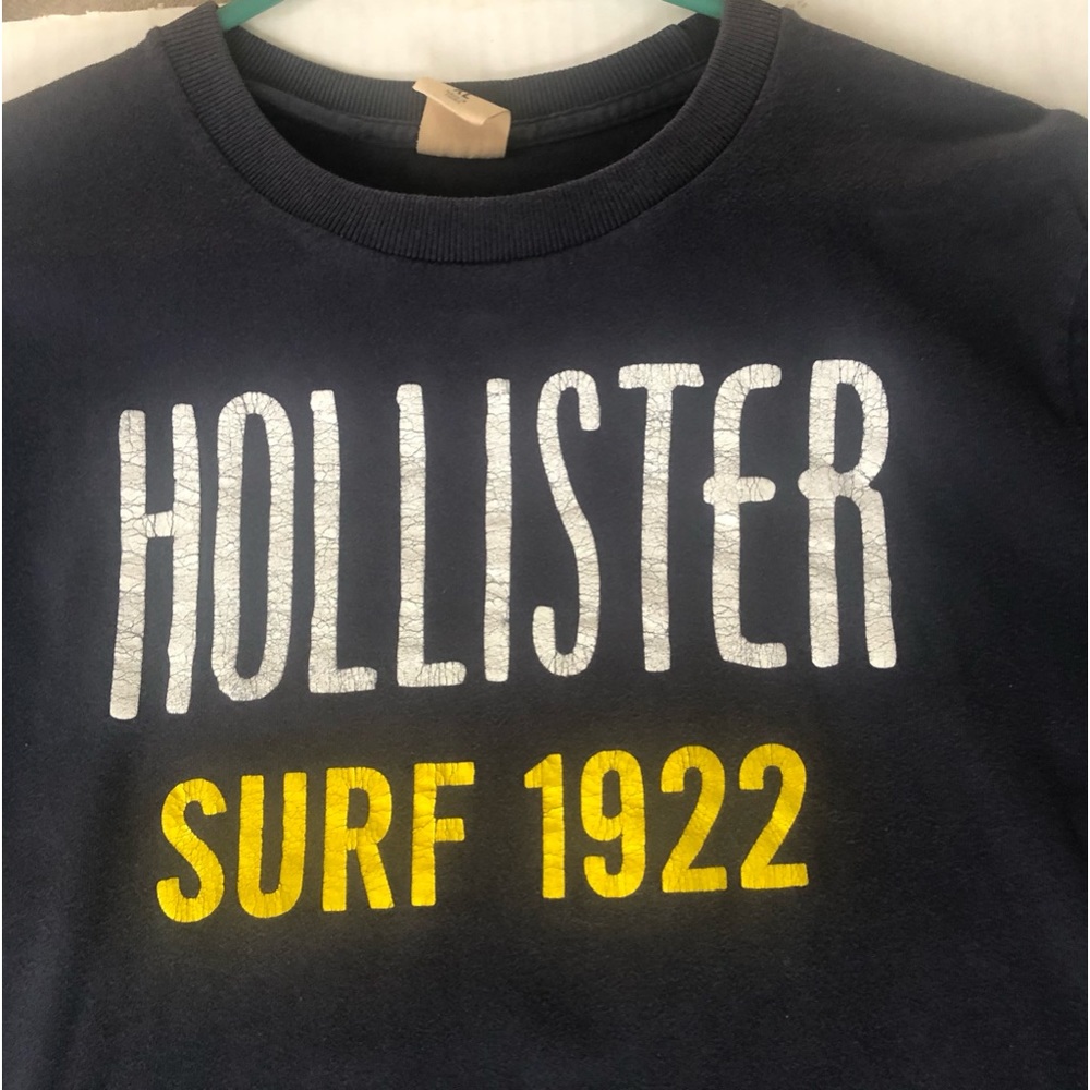 Hollister Navy T-shirt XL